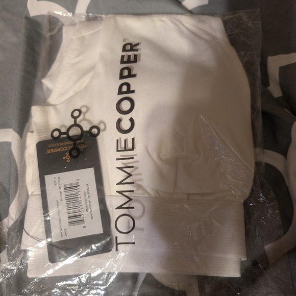 Tommie Copper Zip Up Shoulder Support Bra - Picture 2 of 4